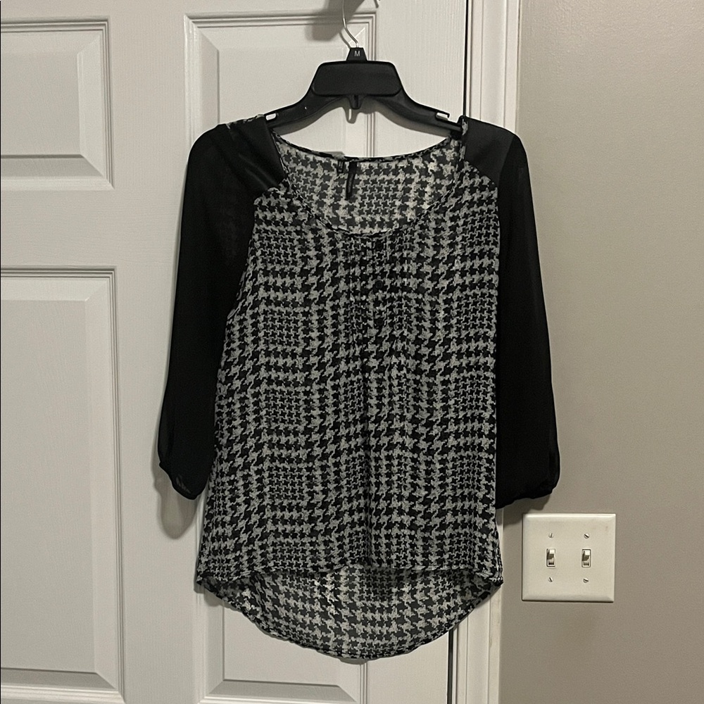 Houndstooth 3/4 Length Sleeve Top